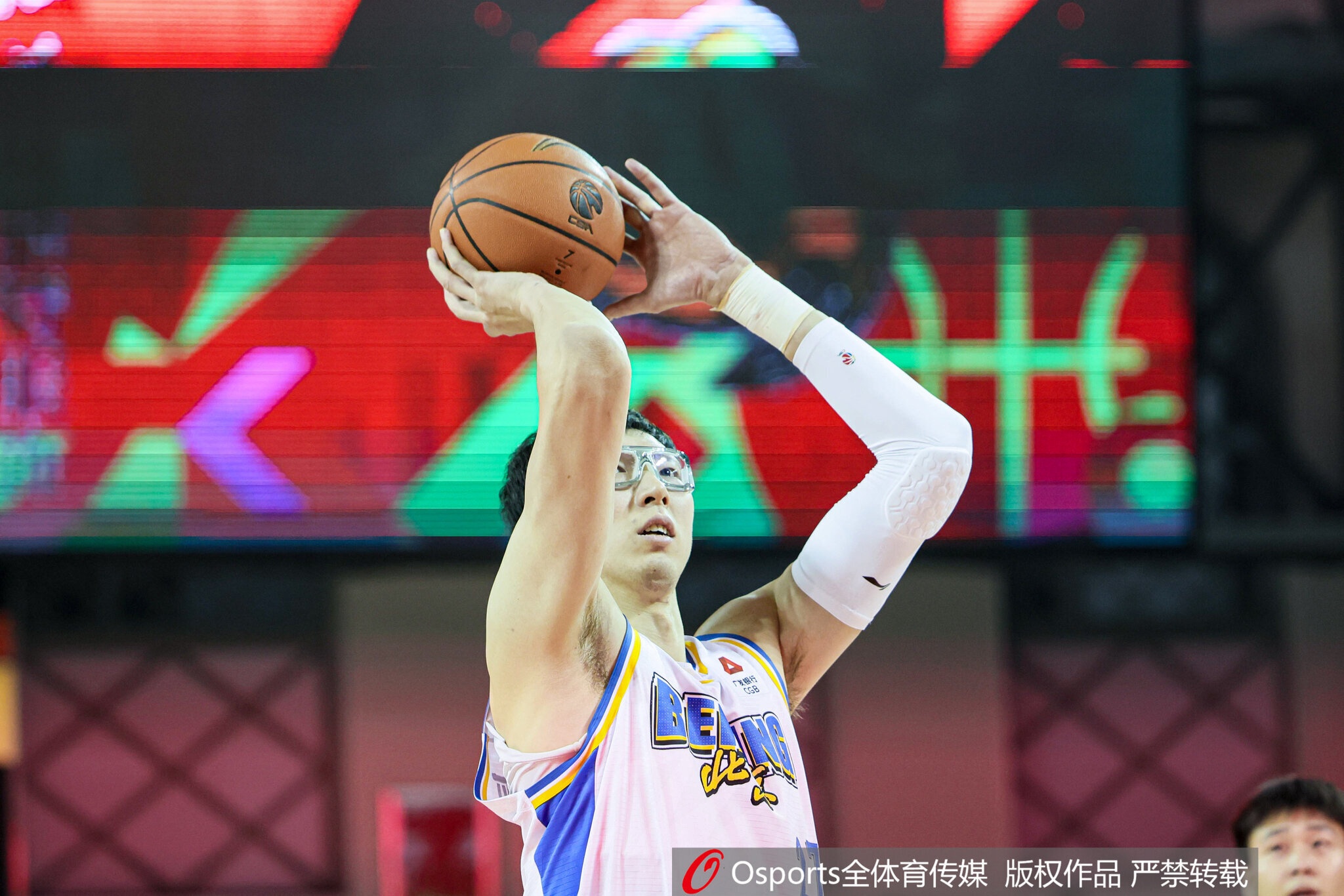 开云-周琦：单场8罚0中对心态影响不小 请相信我们会在下赛季表现更好